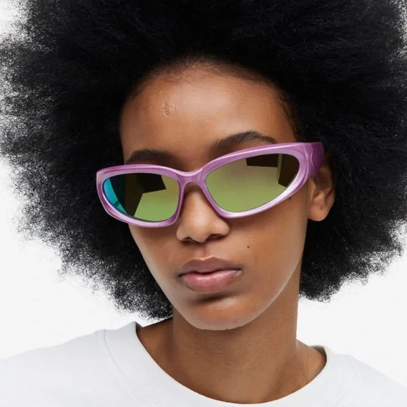 NEW‼️ Sporty Y2K Sunglasses - Picture 3 of 9